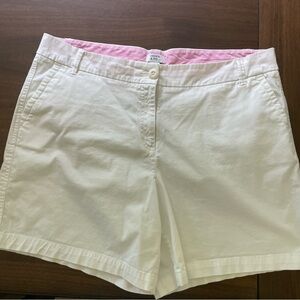 Women’s white Crown & Ivy shorts Size 16